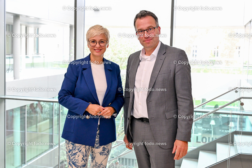 Pressekonferenz WKO Oberoesterreich_ Ooe._ Now4Tomorrow_ 03.07.2024-2 | 03.07.2024, Linz, AUT, Pressekonferenz WKO Oberoesterreich, Ooe., Now4Tomorrow - Wir muessen die Zukunft jetzt gestalten, im Bild Doris Hummer (Praesidentin der Wirtschaftskammer Ooe), Johannes Kopf, Vorstandsvorsitzender AMS Oesterreich