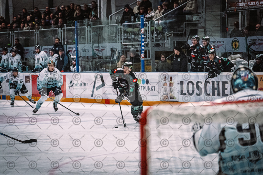 Alligators_vs_Lindau_21_12_2025-075 | Höchstadt Alligators Fotogalerie: Eishockey-Action aus Franken. Professionelle Spielfotos, Portraits & Stadionbilder zum Download. Jetzt entdecken! - Realisiert mit Pictrs.com