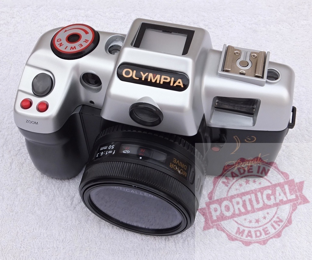 Olympia Big Royal View vintage 35mm film camera | Olympia Big Royal View 35mm film camera resting on a white surface, showcasing retro photography gear - Realisiert mit Pictrs.com