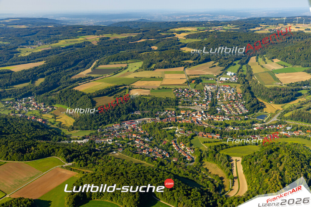 Das Luftbild zeigt :  Heiligenstadt in Oberfranken - Die Luftaufnahme wurde 2024 vom UL-Flugzeug aus erstellt ( keine Drohne ) - Hochauflösende Luftaufnahme - Für grossformatige Ausdrucke geeignet. Die Geschenkidee !Mit Lizenz und Bildrechte bestellbar