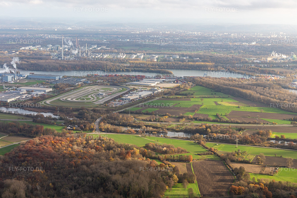 Luftbild: Geplante Erweiterungsfläche der Daimler-Trucks AG in Wörth am Rhein im Bundesland Rheinland-Pfalz in Deutschland. Foto: IMG_135222.jpg vom 26.11.2022 durch Werner Riehm/FLY-FOTO.de