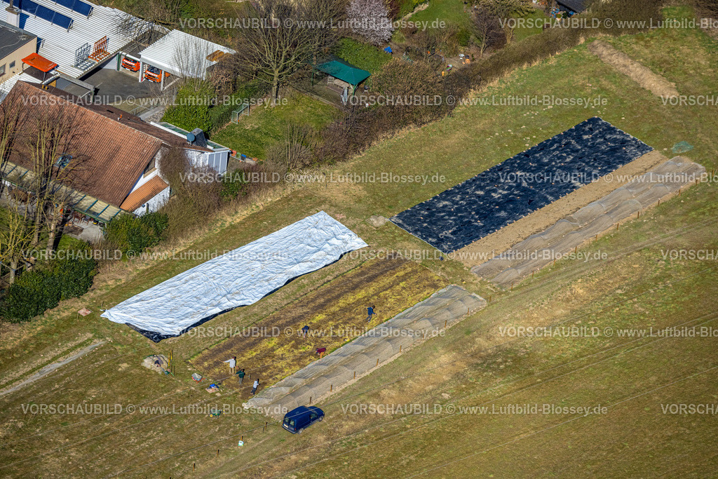 Witten250300952 | Luftbild, Abdeckplanen im Kräutergarten und Gartenarbeiten am Christopherus-Haus e.V. - Wohn- und Lebensgemeinschaft Witten Christopherus-Hof, Annen, Witten, Ruhrgebiet, Nordrhein-Westfalen, Deutschland
