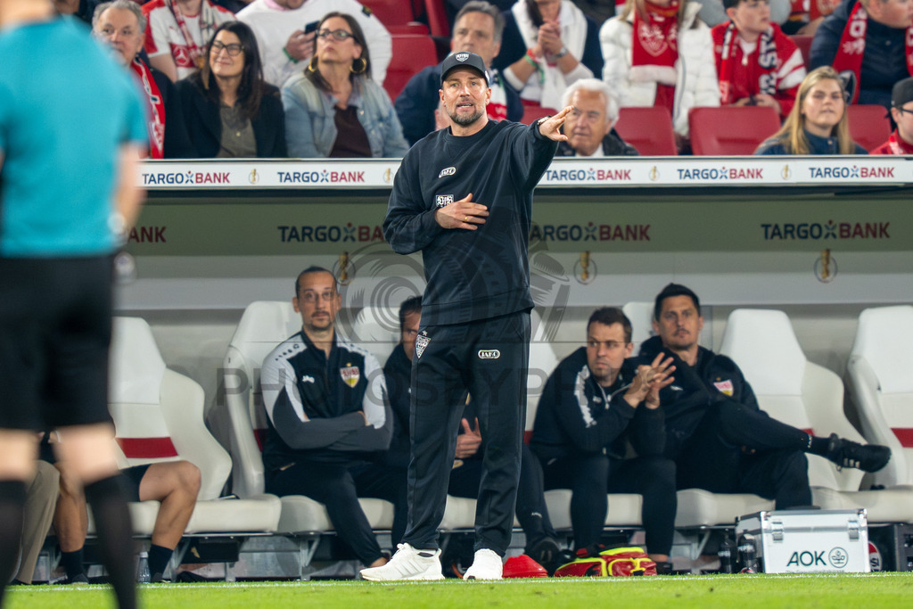 VfB Stuttgart vs. SC Freiburg, Fussball, DFB-Pokal, Halbfinale, 23.04.2026 | Sebastian Hoeness (Trainer VfB Stuttgart),VfB Stuttgart vs. SC Freiburg, Fussball, DFB-Pokal, Halbfinale, 23.04.2026DFB regulations prohibit any use of photographs as image sequences and/or quasi-video