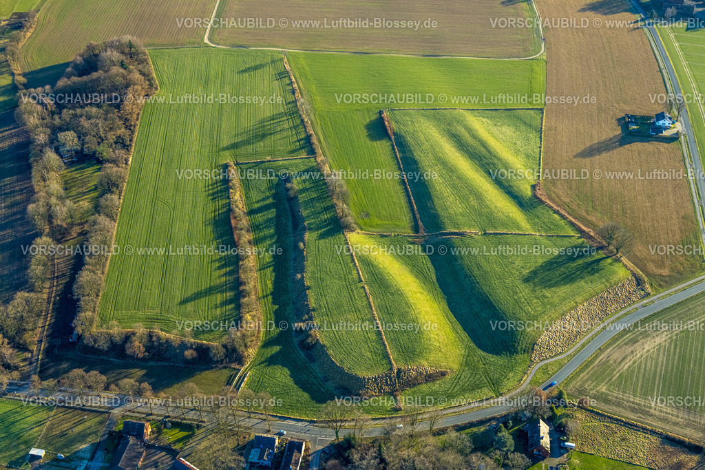 Gladbeck240107903 | Luftbild, Wiesen und Felder mit Wall und Hügel an der Scholver Straße, Zweckel, Gladbeck, Ruhrgebiet, Nordrhein-Westfalen, Deutschland