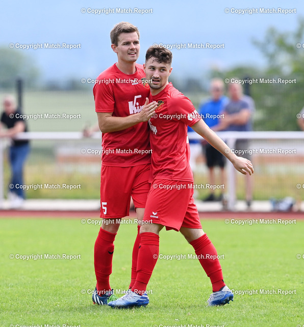 Fussball Verbandsliga 2021/2022: Testspiel SG Empfingen - FC Holzhausen | Fussball  Verbandsliga / Landesliga  2021/2022    03.07.2021TestspielSG Empfingen - FC HolzhausenJUBEL FC Holzhausen; Nils Schuon (li) und Torschuetze zum 1-2 Laurin Huss (re)FOTO: ULMER PressebildagenturxxNOxMODELxRELEASExx