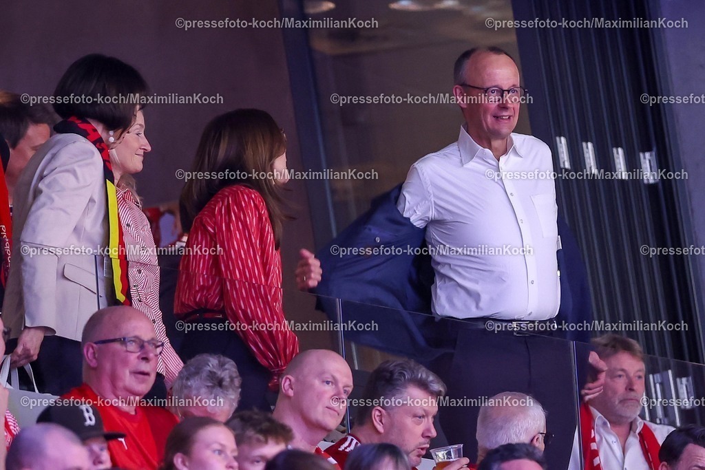 EHF01022602098 | 01.02.2026, Handball, Men's EHF EURO 2026, Deutschland - Dänemark, Jyske Bank Boxen in Herning, Final: Königin Mary von Dänemark Gräfin von Monpezat (geb. Mary Elizabeth Donaldson) neben dem deutschen Bundeskanzler Friedrich Merz (Kanzler Politik Politiker CDU)  