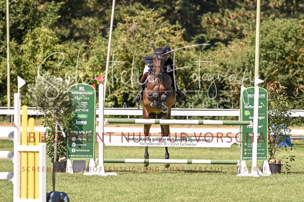 Schugtsche-Düren.2024-09.Springprf.L-49 | Schugtsche Fotografie - Realisiert mit Pictrs.com