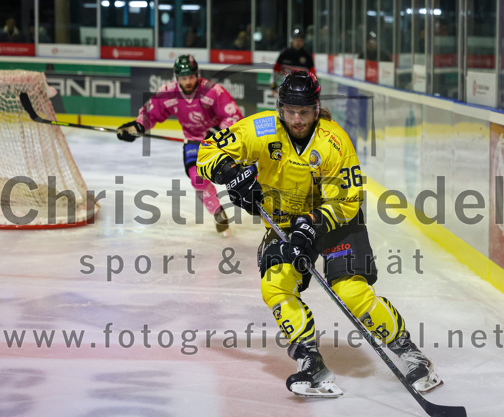 2025-10-10_044_TSV_Erding_gegen_onesto_Tigers_Bayreuth | Erding, Deutschland, 10.10.2025:Eishockey, Oberliga Süd 2025 / 2026, 7. Spieltag, TSV Erding gegen onesto Tigers Bayreuth, Endergebnis: 2:5Sam Verelst (onesto Tigers Bayreuth, #36)Foto: Christian Riedel / fotografie-riedel.net