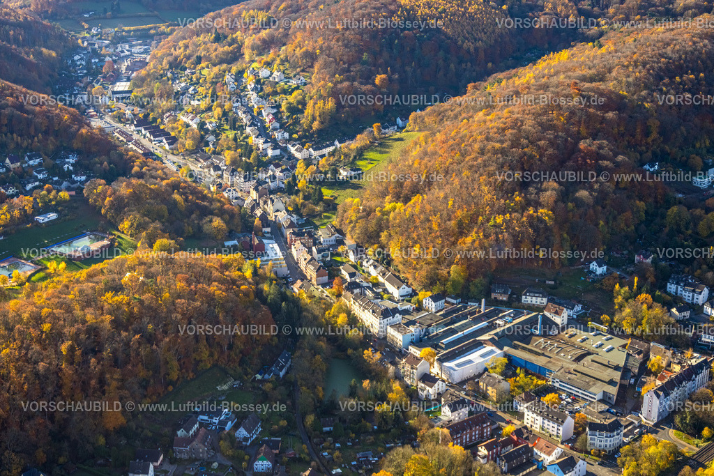 Hagen251103756 | Luftbild, waldige Hügellandschaft und Wohngebiet an der Voerder Straße, herbstliche Bäume,  Haspe, Hagen, Ruhrgebiet, Nordrhein-Westfalen, Deutschland