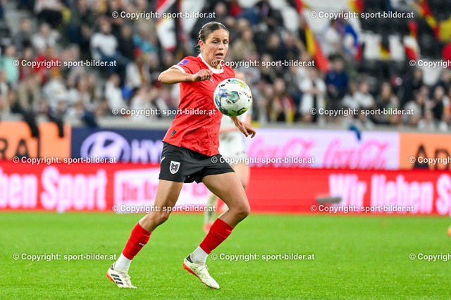 AUT, Fussball UEFA Frauen EM Qualifikation 2024-25 - Oesterreich vs Deutschland | 05.4.2024, Raiffeisen Arena Linz, AUT, UEFA Frauen EM Qualifikation 2024-25 - Oesterreich vs Deutschland, im Bild Laura Feiersinger (AUT)


// UEFA Women's European Qualifiers 2024-25 Match between Austria and Germany in Linz, Austria on 2024/04/05