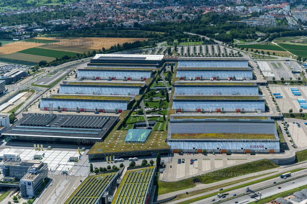 4046640 | LEINFELDEN-ECHTERDINGEN 19.07.2021 Ausstellungsgelände und Messehallen der Messe in Stuttgart im Bundesland Baden-Württemberg, Deutschland. Weiterführende Informationen bei: Donges SteelTec GmbH,  Haslinger Stahlbau GmbH,  Landesmesse Stuttgart GmbH,  Mayr|Ludescher|Partner Beratende Ingenieure PartGmbB,  PERR Stahlbau Betriebs GmbH,  Stahlbau Behrens GmbH &amp; Co. KG,  wulf architekten gmbh. // Exhibition grounds and exhibition halls of the Messe in Stuttgart in the state Baden-Wurttemberg, Germany. Further information at: Donges SteelTec GmbH,  Haslinger Stahlbau GmbH,  Landesmesse Stuttgart GmbH,  Mayr|Ludescher|Partner Beratende Ingenieure PartGmbB,  PERR Stahlbau Betriebs GmbH,  Stahlbau Behrens GmbH &amp; Co. KG,  wulf architekten gmbh. Foto: Gerhard Launer