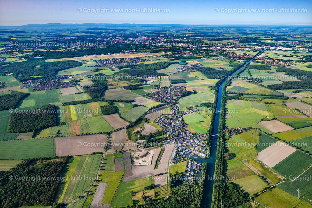 Abbesbüttel_ELS_3817050623 | ABBESBüTTEL 05.06.2023 Hafenanlagen am Ufer des Fluß- Verlaufes des Mittellandkanal an der Hafenstraße in Abbesbüttel im Bundesland Niedersachsen, Deutschland. // Port facilities on the banks of the river course the Mittelland Canal on street Hafenstrasse in Abbesbuettel in the state Lower Saxony, Germany. Foto: Martin Elsen