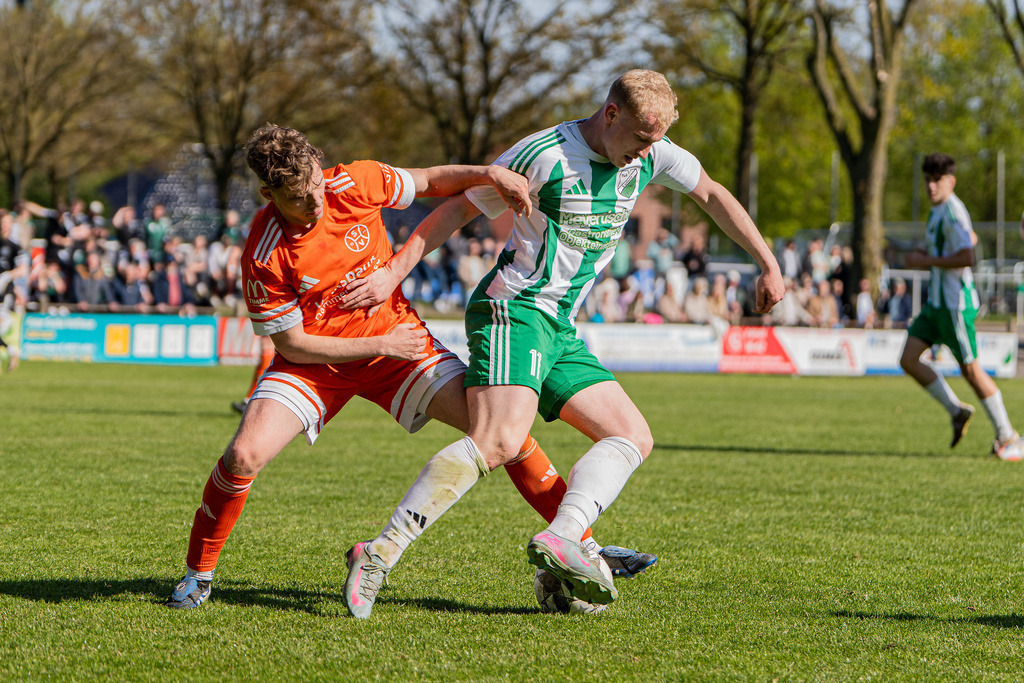 Fußball I Herren I Saison 2025-2026 I Bezirksliga Weser-Ems 4 I 29. Spieltag I TuS Lutten - SV Holdorf I 12432 | jns.sportfotos - Realisiert mit Pictrs.com