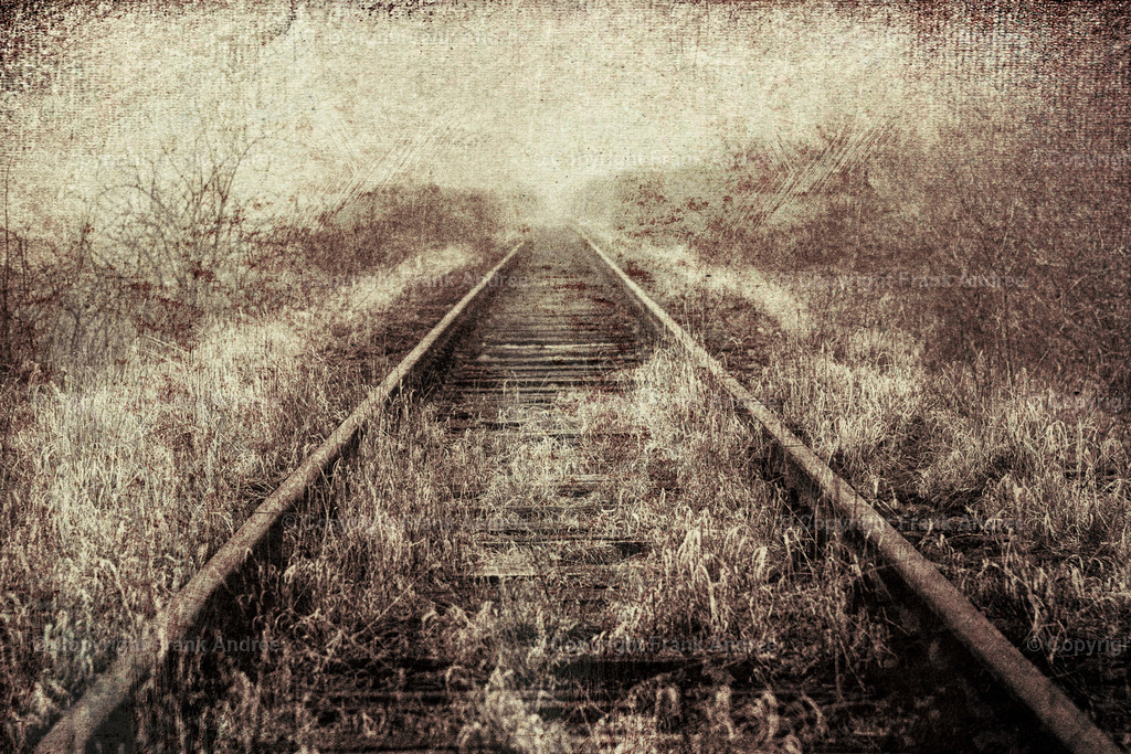 Obsolet | Altes, stillgelegtes Bahngleis, Sinnbild für die Vergänglichkeit - Realisiert mit Pictrs.com