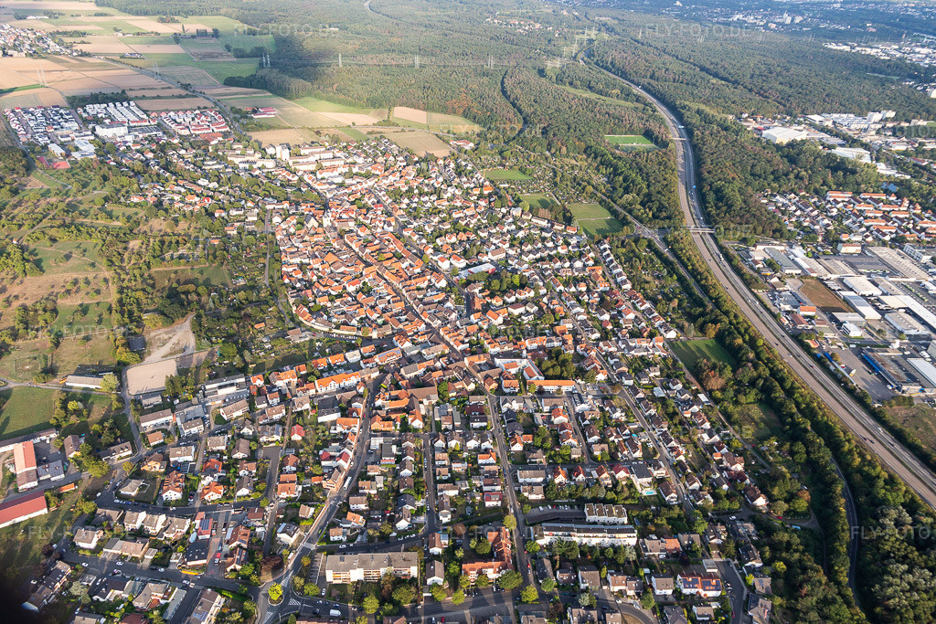 Luftbild: Ortsansicht im Ortsteil Hochstadt in Maintal im Bundesland Hessen in Deutschland. Foto: IMG_117512.jpg vom 10.09.2019 durch Werner Riehm/FLY-FOTO.de