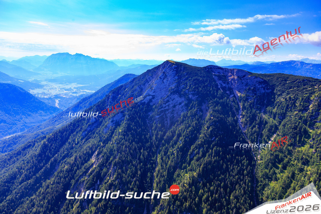 Die Luftaufnahme der Stadt Bad Aussee wurde 2017 vom Flugzeug heraus erstellt ( keine Drohne )- hohe Auflösung für beste Qualität