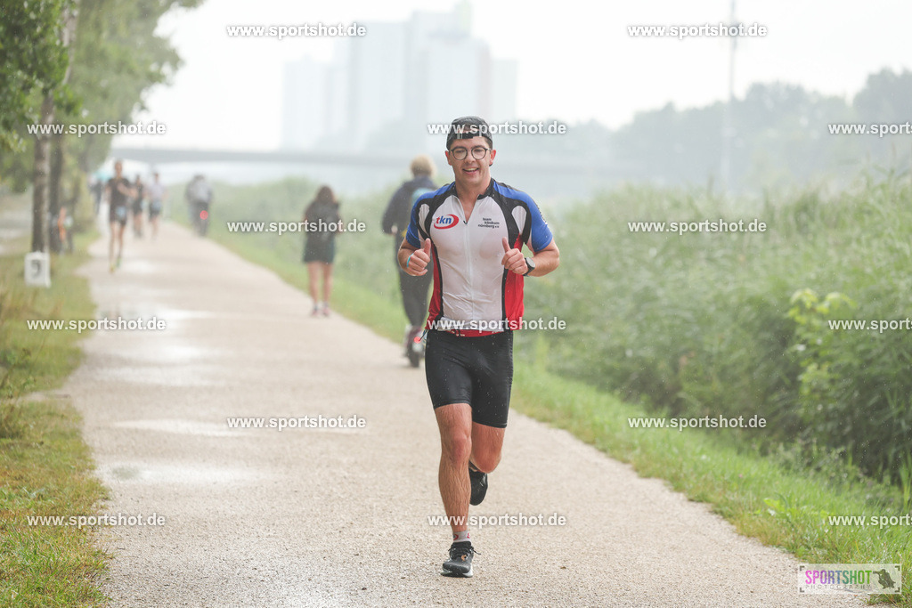 LUR_1013 | 34. M-net Erlanger Triathlon 2025 #erlangertriathlon  #mnettriathlon2025 #mnettriathlon #team #olympischedistanz #mitteldistanz #triathlon #maindonaukanal  #erlangertriathlon2025 #yourpictrs #tv1848 #tv1848erlangen  #triathlonbayern #sportinerlangen #demsportverbunden #sportshot_your_pictrs Copyright: www.sportshot.de