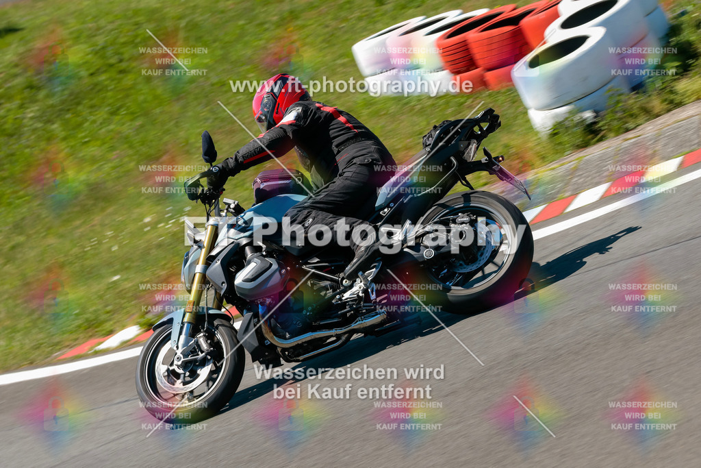 Moto-TeamOBK-22166 | Hier findet Ihr Bilder von Touristenfahrten auf der Nürburgring Nordschleife oder von anderen Veranstaltungen die ich besucht habe. Viel Spass beim Durch Schauen 