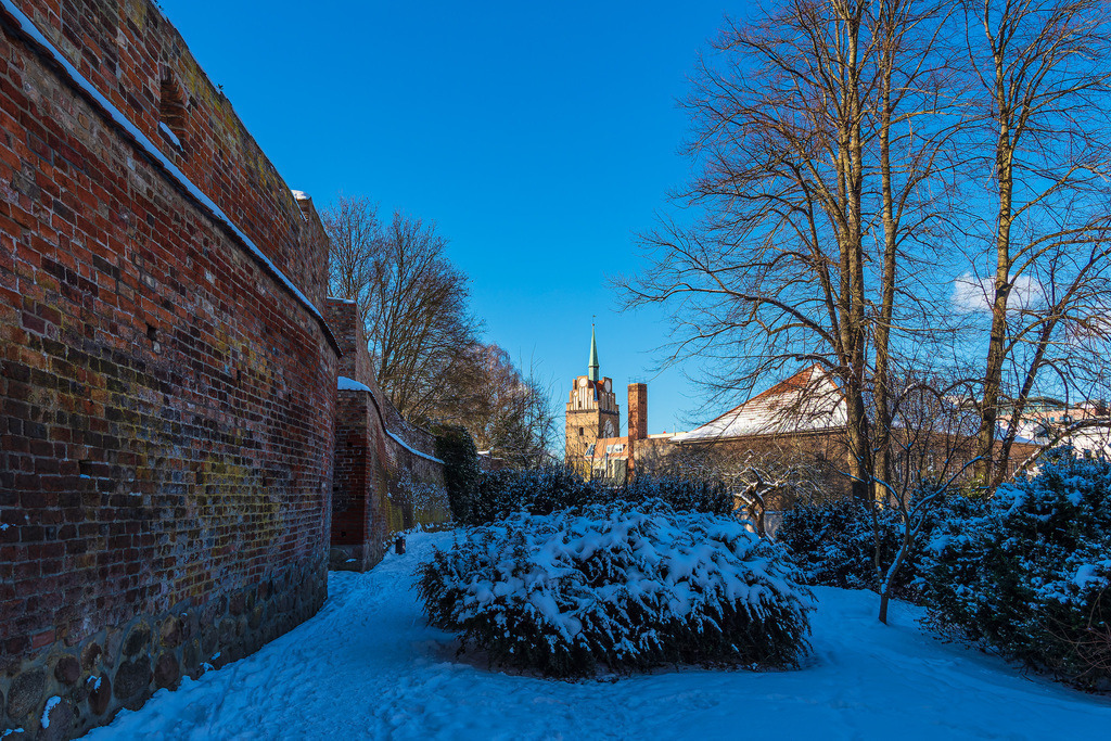 Blick auf das Kröpeliner Tor im Winter in der Hansestadt Rostock | Blick auf das Kröpeliner Tor im Winter in der Hansestadt Rostock.