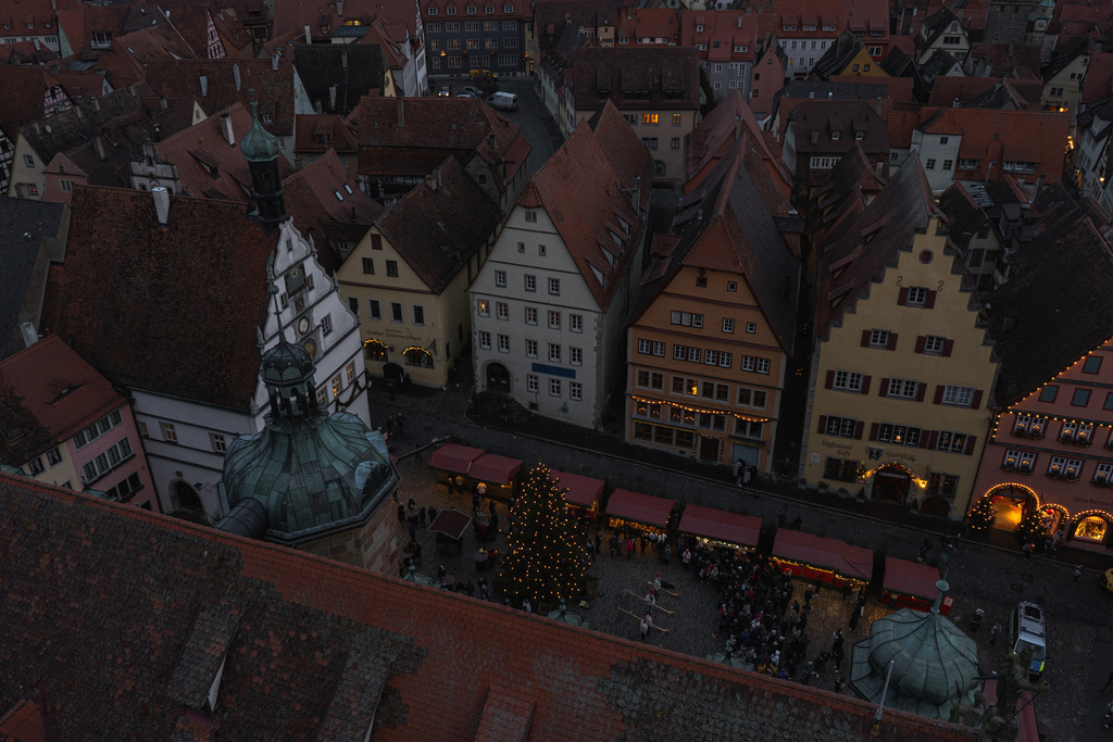 DSC05811 | Rothenburg ob der Tauber. Nur hier gibt es Exklusive und passend zur Jahreszeit Ihr Wandbild, T-Shirt, Tasse und alles was das Rothenburg Herz begehrt. - Realisiert mit Pictrs.com