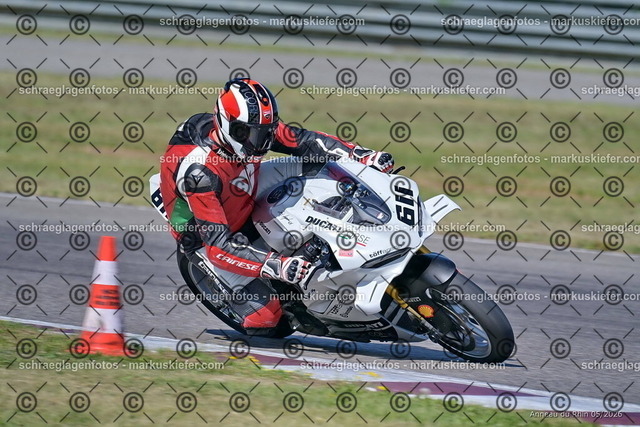 26BT02-0136 | markuskiefer.com - Realisiert mit Pictrs.com