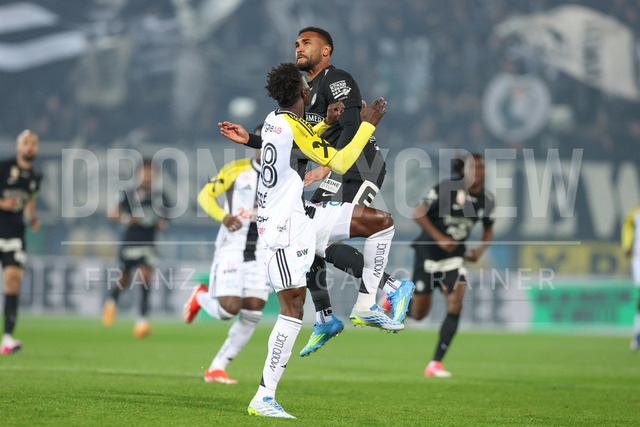 SK Puntigamer Sturm Graz vs LASK – Championship Group    | Graz, Austria, 22.Apr.26 - SOCCER - ADMIRAL Bundesliga, SK Puntigamer Sturm Graz vs LASK. The image shows Moses Usor (LASK) and Maurice Malone (STU).      