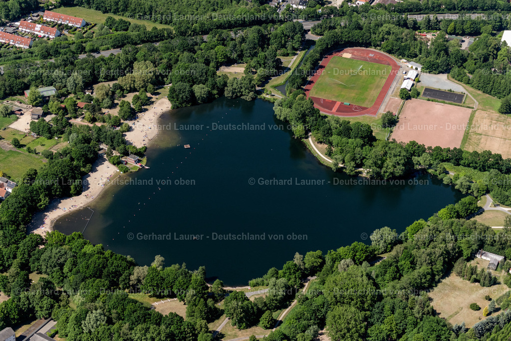 4029886 | BREMEN 01.06.2020 Uferbereiche am Sandstrand des Freibades " Sodenmattsee " an der Straße Am Sodenmatt im Ortsteil Sodenmatt in Bremen, Deutschland. // Sandy beach areas on the " Sodenmattsee " on street Am Sodenmatt in the district Sodenmatt in Bremen, Germany. Foto: Gerhard Launer