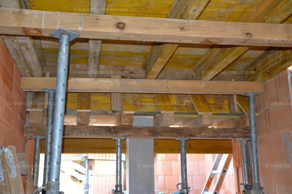 bib-lg04-sonstige-betonarbeiten-0690 | Nach LV-Leistungsgruppen sortierte Detailfotos über den Bau eines Hauses. Alle Hausbau-Bilder direkt vom Urheber und Autor der Website Haus-Selber-Bauen.com