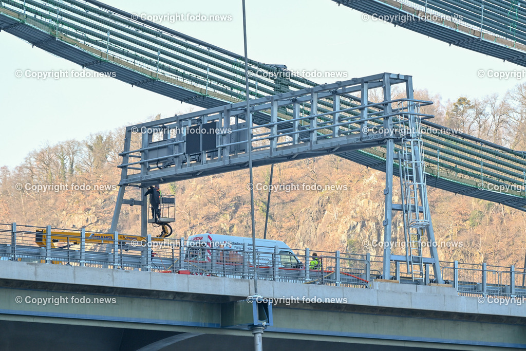 Westring A26_ Westringbruecke_ 10.01.2024-8 | 10.01.2024, Westring A26, AUT, Westring A26, Westringbruecke, im Bild Westringbruecke, Brücke, Baustelle, Wegweiser, Montage, Donau