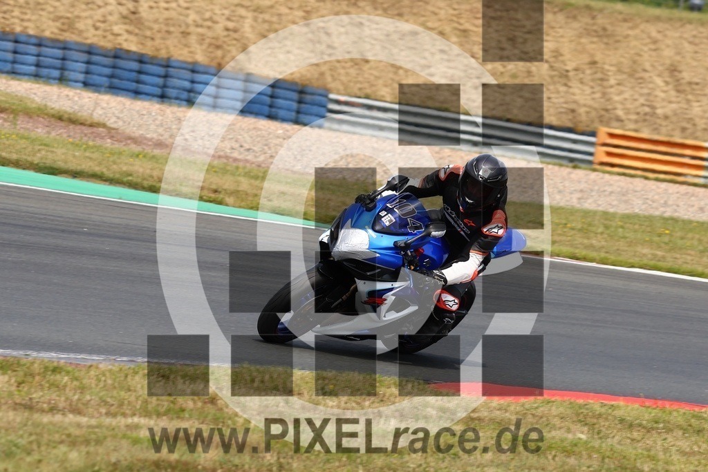 0104-20240718_03422 | Schöne Erinnerungen an spannende Momente - das festzuhalten ist unser Job. PIXELrace.de ist seit 2003 auf den Rennstrecken Europas unterwegs um die Action draußen beim Fahren und die wunderbare Stimmung imm Fahrerlager für euch einzufangen.