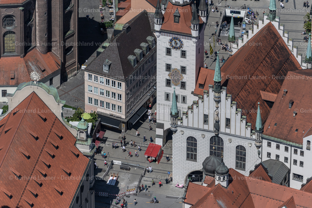 4031149 | MüNCHEN 12.06.2020 Kirchengebäude der Heiliggeistkirche sowie das alte Rathaus, dass heute als Spielzeugmuseum dient in München im Bundesland Bayern, Deutschland. // Church building of Heiliggeistkirche sowie das alte Rathaus, dass heute als Spielzeugmuseum dient in Munich in the state Bavaria, Germany. Foto: Gerhard Launer