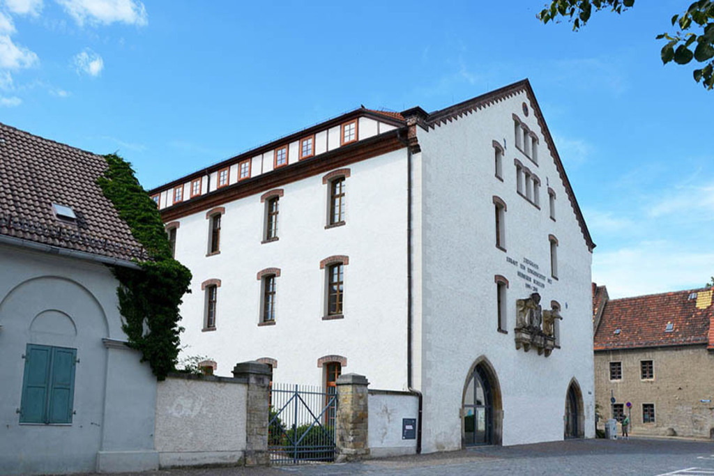 Torgau - Zeughaus (Kornhaus) | Entdecke über 20 Kategorien Leipzig-Motive: Foto-Downloads, hochwertige Poster, Leinwand- & Fine-Art-Prints. Jetzt Lieblingsfoto im Bildlexikon Leipzig Shop bestellen!