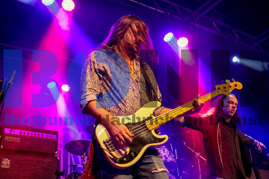 Purple Rising  {date} -  | {headline}(Foto: Sebastian Sendlak / BOND) - Realisiert mit Pictrs.com