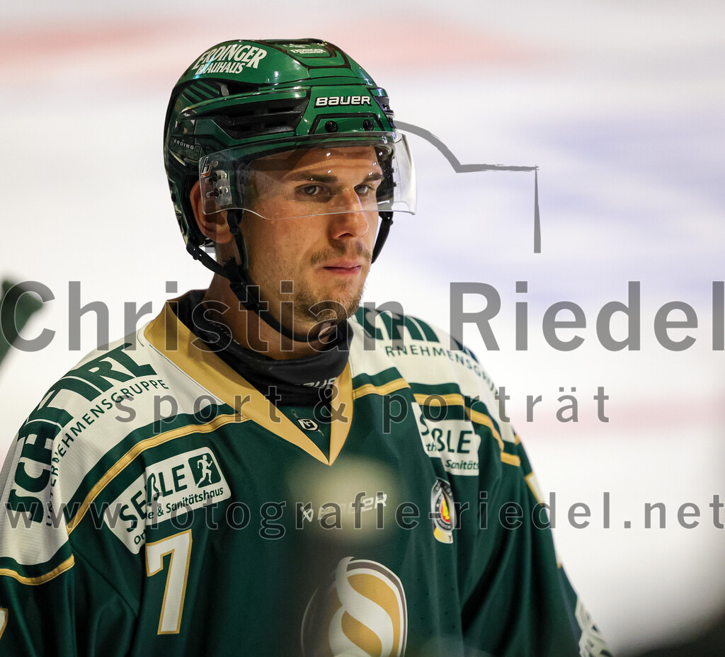 2025-09-12_163_TSV_Erding_gegen_EV_Landshut | Erding, Deutschland, 12.09.2025:Eishockey, Oberliga Süd 2025 / 2026, Testspiel, TSV Erding gegen EV Landshut, Endergebnis: 4:6Louis Trattner (Erding Gladiators, #7)Foto: Christian Riedel / fotografie-riedel.net