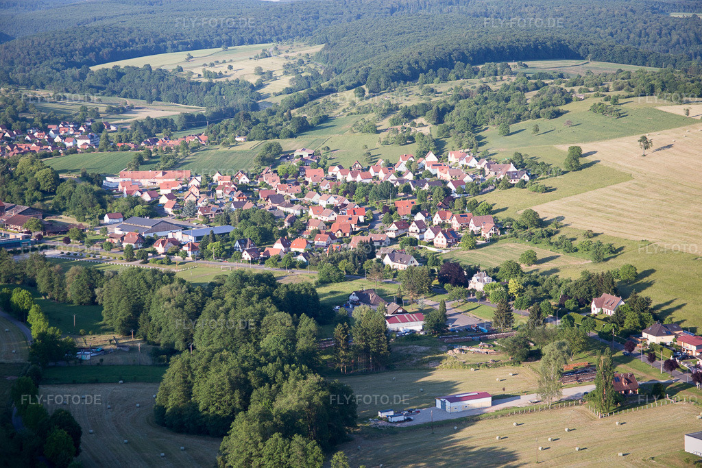 Luftbild: Ortsansicht in Lembach im Bundesland Bas-Rhin in Frankreich. Foto: IMG_080248.jpg vom 05.06.2015 durch Werner Riehm/FLY-FOTO.de