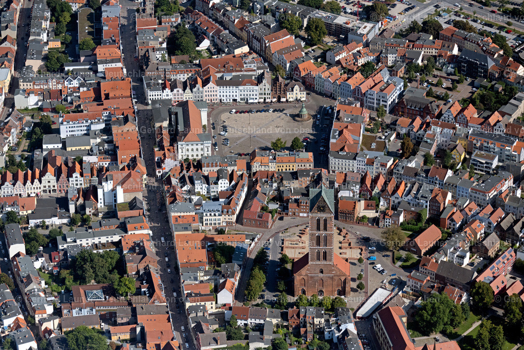 4062199 | WISMAR 08.09.2021 Ruine des Kirchengebäude der " St. Marien " in Wismar im Bundesland Mecklenburg-Vorpommern, Deutschland. Weiterführende Informationen bei: Hansestadt Wismar. // Ruins of church building " St. Marien " in Wismar in the state Mecklenburg - Western Pomerania, Germany. Further information at: Hansestadt Wismar. Foto: Gerhard Launer