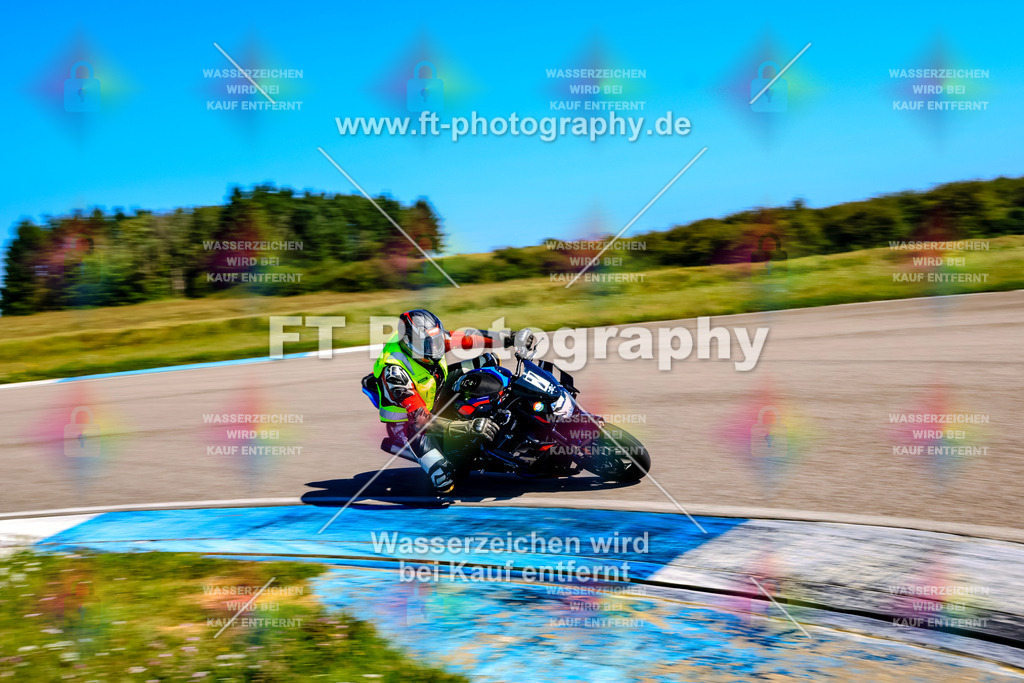 007-2683 | Hier findet Ihr Bilder von Touristenfahrten auf der Nürburgring Nordschleife oder von anderen Veranstaltungen die ich besucht habe. Viel Spass beim Durch Schauen 