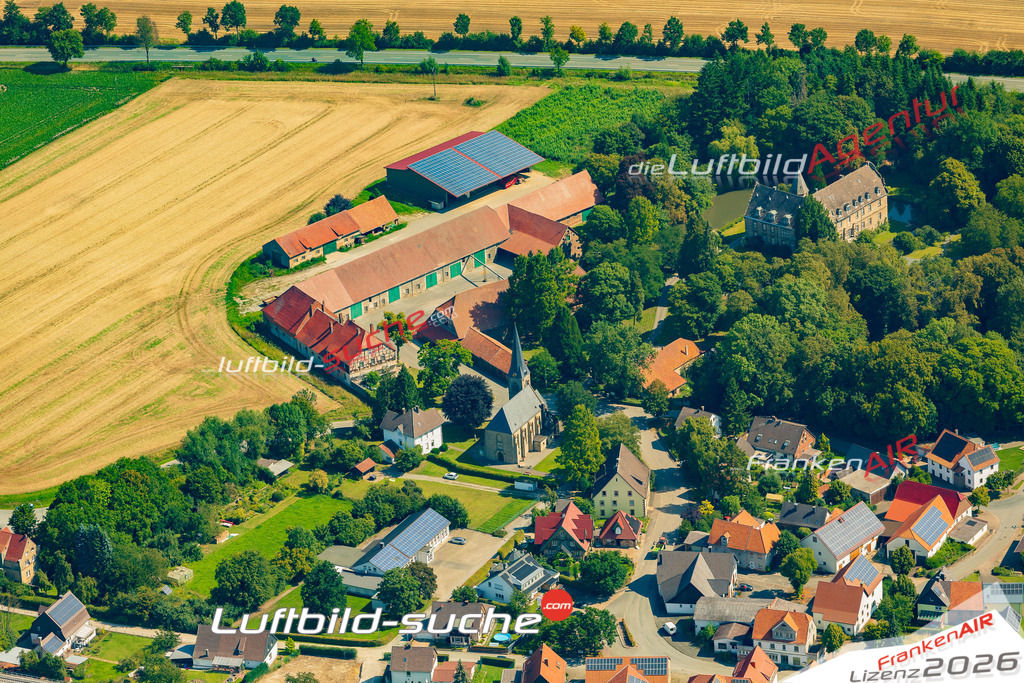 Schrägluftbild  Borlinghausen Kirche  Willebadessen - Das Luftbild wurde 2025 vom UL-Flugzeug heraus erstellt (ohne Drohne- keine Drohnenaufnahme ) - Hochauflösende Luftaufnahme -Nicht vergleichbar mit Google Maps oder Satelittenbilder- Die Geschenkidee !Mit Lizenz und Bildrechte bestellbar