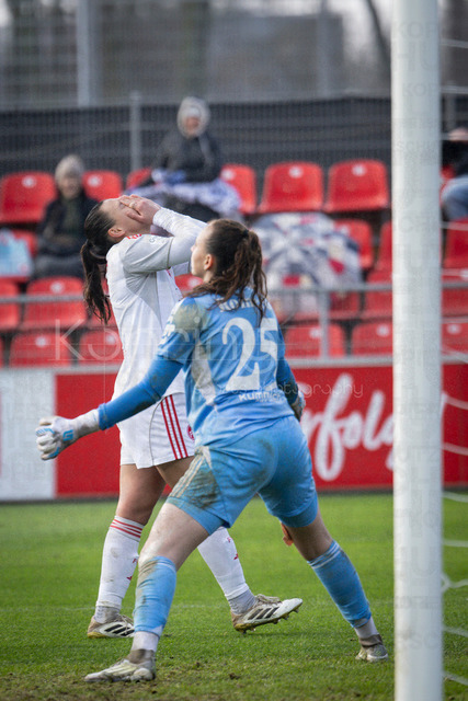 Frauen Fußball-Bundesliga; Bayer 04 Leverkusen - 1. FC Nürnberg, 31.01.2026 | +n5+ trifft zum 2:0 ins eigene Tor und ärgert sich; Bayer 04 Leverkusen - 1. FC Nürnberg an Spieltag 16 der Google Pixel Frauen-Bundesliga am 31.01.2026 im Ulrich-Haberland-Stadion in Leverkusen (Nordrhein-Westfalen). DFL REGULATIONS PROHIBIT ANY USE OF PHOTOGRAPHS AS IMAGE SEQUENCES AND/OR QUASI-VIDEO.