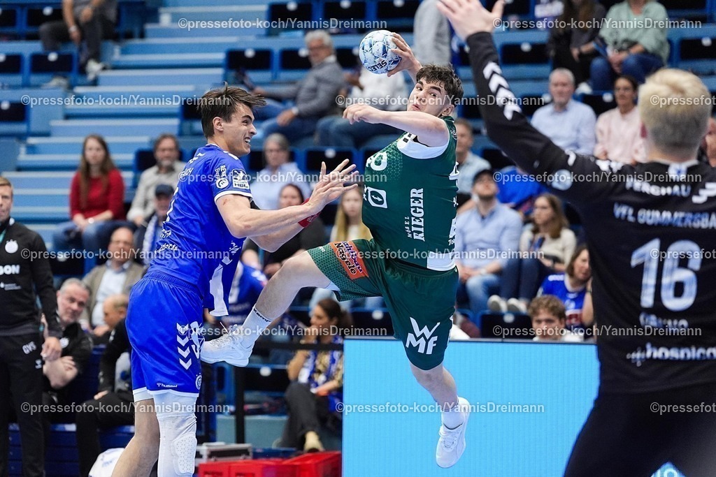 xYDR28052501046 | 28.05.2025, xydrx, Handball, 1.HBL, VFL Gummersbach - FRISCH AUF! Goeppingen, Schwalbe-Arena: Julian Koester (VFL Gummersbach #7) im Zweikampf gegen Elias Newel (FRISCH AUF! Goeppingen #40)