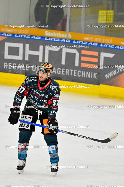 AUT, ICE, Black Wings Linz (AUT) vs Fehervar AV 19 (HUN) | 22.12.2023, Eishalle Linz, AUT, ICE Eishockey Liga, Black Wings Linz (AUT) vs Fehervar AV 19 (HUN), im Bild Andreas Kristler (BWL)


// ICE win2day Hockey League Match between Black Wings Linz (AUT) vs Fehervar AV 19 (HUN) in Linz, Austria on 2023/12/22