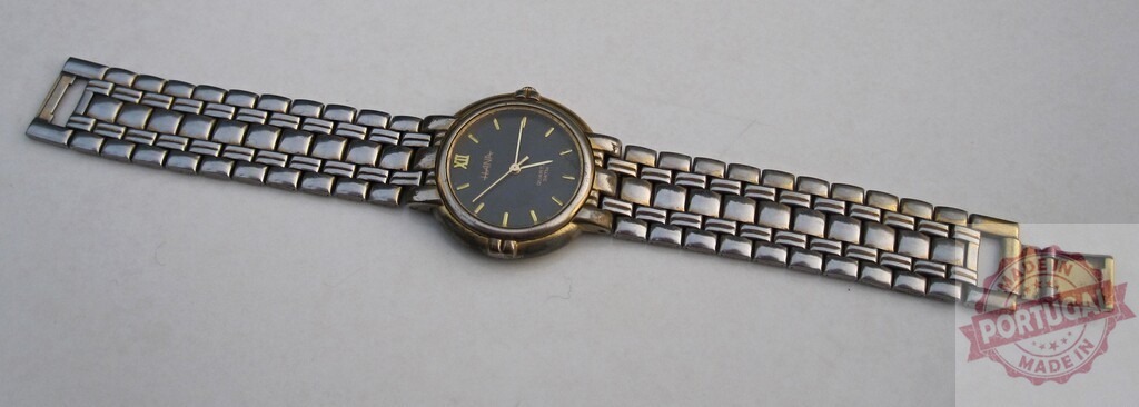 Stainless steel and gold finish wrist watch with black dial | Metal wrist watch featuring Roman numerals, a black dial, and a two-tone strap - Realisiert mit Pictrs.com