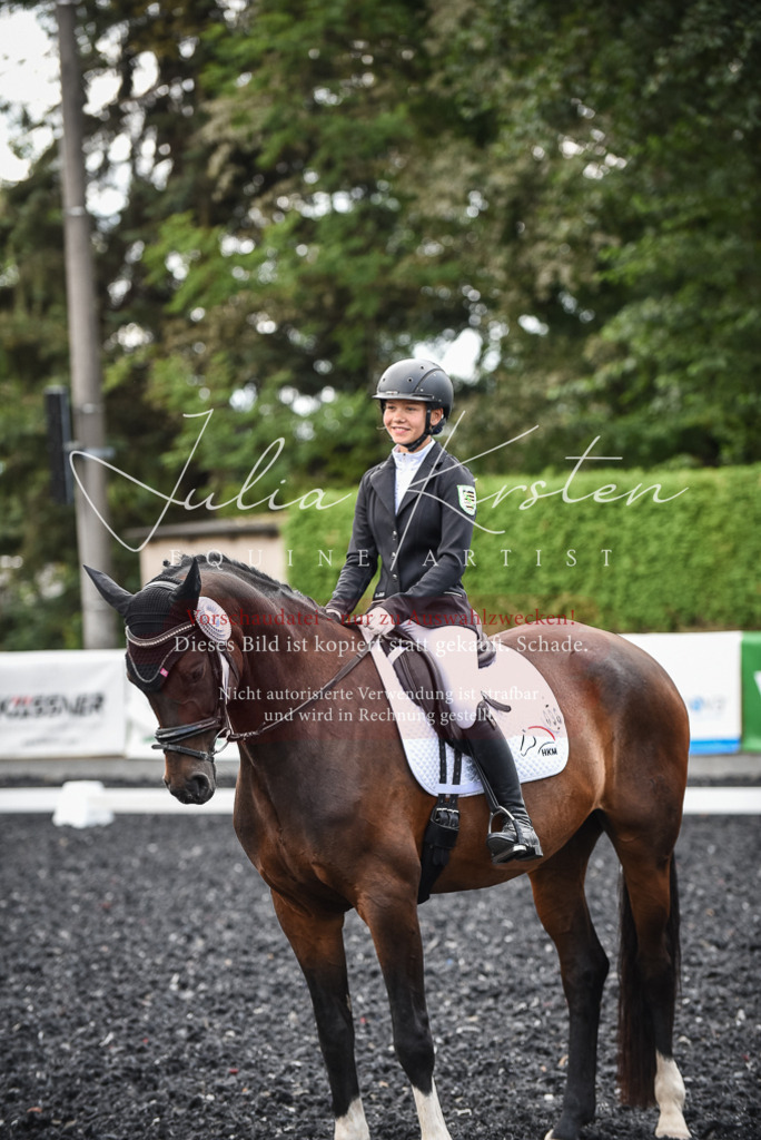 DSC_4726 | Pferde- und Turnierfotografie in Westsachsen. Pferdeportraits, Auftragszeichnungen und intuitive Kunst.