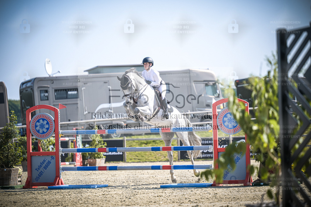 DOS_2230 | Entdecke hochwertige Reitturnierfotos von Foto Oger. Professionell, emotional und authentisch – jetzt Lieblingsmomente im Shop bestellen. - Realisiert mit Pictrs.com