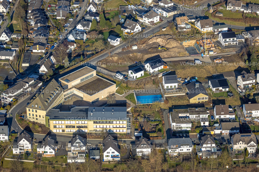 Meschede260104227 | Luftbild, St. Walburga-Realschule, An Klocken Kapelle, Baugebiet und Wohngebiet, Meschede-Stadt, Meschede, Sauerland, Nordrhein-Westfalen, Deutschland