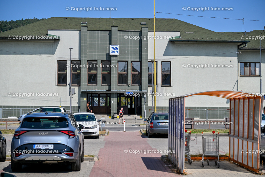 Slowakei_ Trenciansky kraj_ Povazska Bystrica_ 26.08.2024-90 | 26.08.2024, Slowakei, SVK, Trenciansky kraj, Povazska Bystrica, im Bild Stadt in der Nordwestslowakei, Stadtansichten, Gebaeude, Architektur, Turm, Bruecke, Bahnhof, Zentrum, Prior, Kaufhaus, Park, Strassen, Haeuser, Infrastruktur, kommunistische Symbolik, Denkmaeler, Kultur