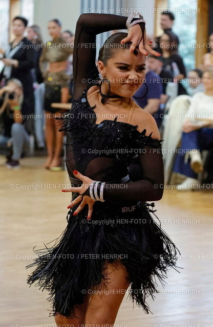 DM Latein Solo bei TSZ Blau-Gold Casino Darmstadt | 22.02.2025 Tanzsport Deutsche Meisterschaft Solo Lateintänze hier Junioren II B Latein Platz 6 Startnummer 71 Giulia Maria Chiaramonte TSC Metropol Hofheim (Foto: Peter Henrich) - Realisiert mit Pictrs.com