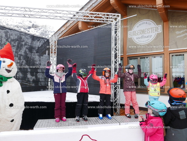 Gruppe Julia | Photos von der Skischule Warth - Realisiert mit Pictrs.com