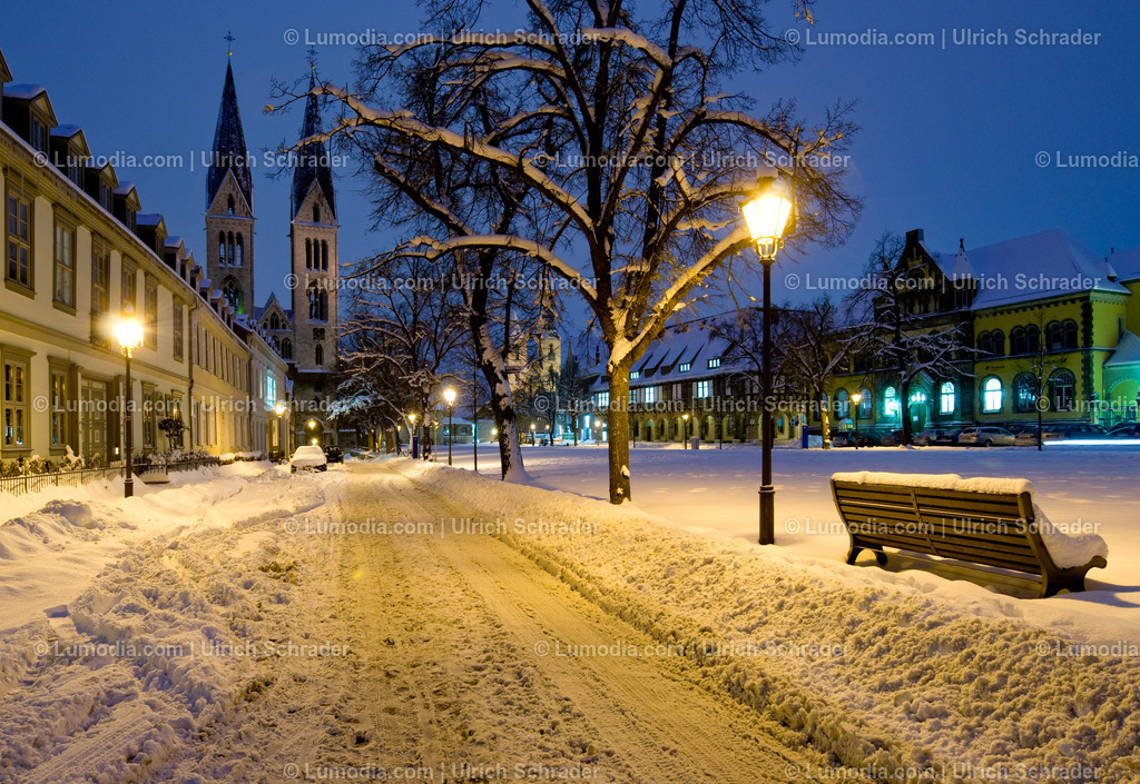 00491-1027 - Winterlicher Domplatz | Stockfoto und Bilderpool mit Bildmaterial aus Deutschland, dem Harz, Halberstadt, Quedlinburg, Wernigerode und weltweit. Qualitativ hochwertige und professionelle Fotos anschauen und kaufen. - Realisiert mit Pictrs.com