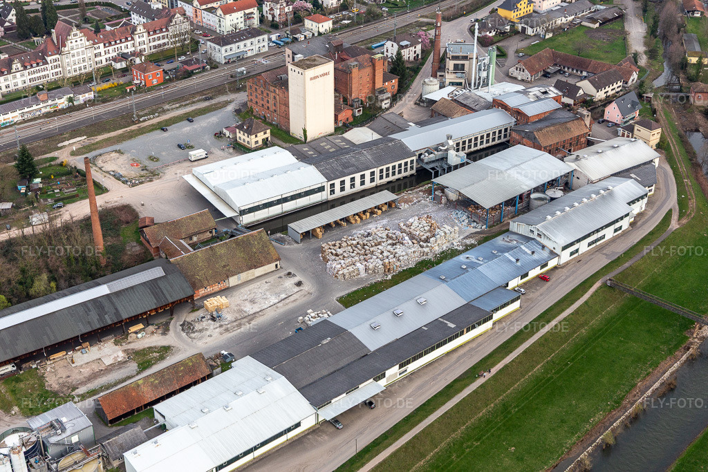 Luftbild: Rubinmühle und Kinzigtal Recycling in Gengenbach im Bundesland Baden-Württemberg in Deutschland. – Foto: IMG_120253.jpg vom 17.03.2020 durch Werner Riehm/FLY-FOTO.de – Auflösung des Originals: 5472 x 3648 px – Kinzigtal Recycling - VOM BAUSCHUTT ZUM ROHSTOFF